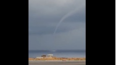 Κρήτη: Εντυπωσιακός υδροστρόβιλος στο Ηράκλειο - Δείτε βίντεο