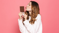 Πόνοι περιόδου: Αντί για παυσίπονα δοκιμάστε μαύρη σοκολάτα!