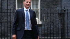 Κρίση στη Βρετανία: Θα θέσουμε τα δημοσιονομικά σε βιώσιμη πορεία, επανέλαβε ο Χαντ