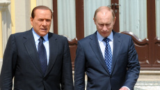 Κομισιόν: Η βότκα που έστειλε δώρο ο Πούτιν στον Μπερλουσκόνι παραβιάζει τις κυρώσεις κατά της Ρωσίας