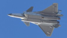 Η Βρετανία προσπαθεί να εμποδίσει την πρόσληψη πιλότων της από την Πολεμική Αεροπορία της Κίνας