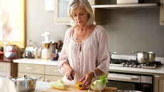 Καούρες: Ποια τρόφιμα να αποφεύγουμε και ποια να προτιμάμε