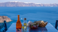 Le Monde: Οι Γάλλοι λατρεύουν τα ελληνικά προϊόντα - «Φέτα, ελαιόλαδο, κρασί εξάγονται σε τεράστιες ποσότητες»