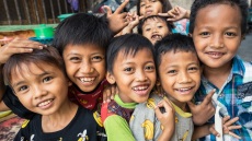 Ινδονησία: Τουλάχιστον 133 παιδιά πέθαναν από σιρόπια με επικίνδυνες χημικές ουσίες