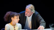 Η «Ολεάννα» του Ντέιβιντ Μάμετ για δεύτερη χρονιά στο θέατρο «Άνεσις»