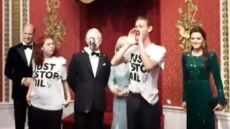 Ακτιβιστές για το κλίμα πέταξαν τούρτα στο κέρινο ομοίωμα του βασιλιά Καρόλου - Δείτε βίντεο