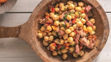 Η σεφ Κυριακή Φωτοπούλου εξηγεί πώς μια γυναίκα μπορεί να διαπρέψει με το ταμπεραμέντο της στην κουζίνα