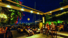 Skipper’s Bar: Αποχαιρετιστήρια βραδιά με «open bar» στο ιστορικό στέκι των ερωτευμένων στη Μαρίνα Αλίμου