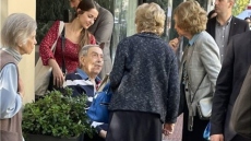 Τέως βασιλιάς Κωνσταντίνος: Η σπάνια έξοδος στο κέντρο της Αθήνας με μέλη της οικογένειάς του - Δείτε φωτογραφίες