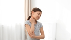 Έκζεμα: Πόσα χρόνια θα ταλαιπωρεί το παιδί – Ο καθοριστικός παράγοντας