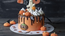 Μπαίνουμε σε Halloween διάθεση με τις φετινές γλυκές δημιουργίες των ζαχαροπλαστείων