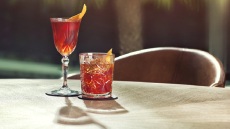 Γιατί το negroni sbagliato έγινε ξαφνικά παγκόσμιο trend στα μπαρ;