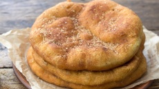 Τηγανόψωμο, το απλό και μυρωδάτο έδεσμα, με ρίζες από την αρχαιότητα