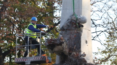 Πολωνία: Οι αρχές γκρέμισαν άλλα τέσσερα μνημεία της κομμουνιστικής περιόδου