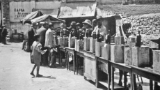 28η Οκτωβρίου - Λάμπρος Καραμερτζάνης: Ο φαρμακοποιός που φυγάδευσε 2.000 Εβραίους της Αθήνας στο βουνό