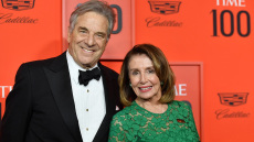 ΗΠΑ: Για απόπειρα ανθρωποκτονίας και απαγωγής κατηγορείται ο δράστης της επίθεσης στον Πολ Πελόζι