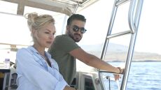 Fishy: Ρίχνει άγκυρα στα Χανιά και συναντάει τη Βίκυ Κάβουρα