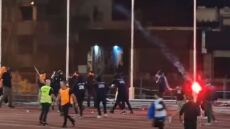 Κύπρος: Εισβολή οπαδών και άγριο ξύλο στο παιχνίδι του Απόλλωνα με τον ΑΠΟΕΛ - Δείτε βίντεο και φωτογραφίες 