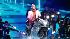 J2US: Πρώτο στους πίνακες τηλεθέασης το σόου του Νίκου Κοκλώνη