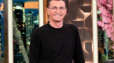 Χάρης Ασημακόπουλος: «Θέλω να πιστεύω πως δεν με στιγμάτισε ο ρόλος του γκέι στην “Πολυκατοικία”»