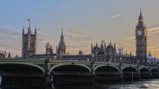 Βρετανία: Στη «blacklist» των κυρώσεων Ρώσοι μεγιστάνες χάλυβα και πετροχημικών βιομηχανιών