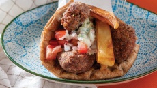 Σουβλάκι χορτοφαγικό με φακοκεφτέδες