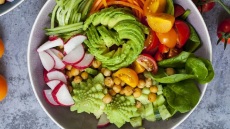 Vegan Raw Diet: Όσα πρέπει να γνωρίζετε για τηv ωμοφαγία