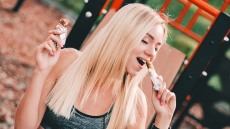 Μπάρες πρωτεΐνης: Και όμως παχαίνουν – Δείτε γιατί