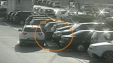 Η στιγμή που κλέβουν καταλύτη από σταθμευμένο αυτοκίνητο στο «Ελ. Βενιζέλος» - Δείτε βίντεο