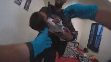 ΗΠΑ: Αστυνομικός έσωσε τη ζωή βρέφους 1 μηνός - Δείτε το βίντεο