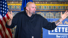  Ενδιάμεσες εκλογές - ΗΠΑ: Ποιος είναι ο Τζον Φέτερμαν που κέρδισε τον Τούρκο φίλο του Ερντογάν «Dr. Oz» στην Πενσιλβάνια