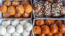 Οι πιο λαχταριστοί λουκουμάδες σε Αθήνα και Θεσσαλονίκη