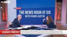  Χάος στον αέρα του Sky News με τον παρουσιαστή και ακτιβίστρια για το κλίμα