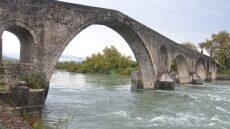 Άρτα: Αγωνία για 51χρονο που έπεσε από το γεφύρι - Νοσηλεύεται σε κρίσιμη κατάσταση