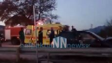 Τροχαίο με δύο τραυματίες στη γέφυρα Εύηνου: ΙΧ έπεσε πάνω σε μπάρες - Δείτε βίντεο