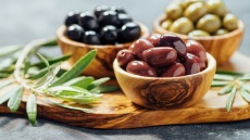 10 ξεχωριστά προϊόντα ελιάς: chutney, μαρμελάδα, φουρνιστές, λιαστές, γλυκό του κουταλιού, ακόμα και πούδρα