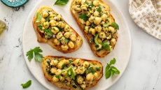 Ρεβίθι: Ο Δ. Παπαζυμούρης μάς εξηγεί τα πάντα για το νόστιμο και θρεπτικό όσπριο (+ συνταγές)