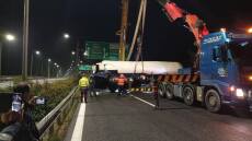 Λάρισα: 12 ώρες μετά την ανατροπή του βυτιοφόρου άνοιξε η εθνική Αθηνών-Θεσσαλονίκης