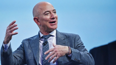 Τζεφ Μπέζος: Συμβουλεύει τους καταναλωτές ενόψει Black Friday - «Μην ψωνίσετε»