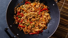  Πώς θα μαγειρέψουμε τα noodles στο σπίτι σαν expert (+ συνταγές)