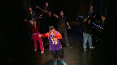 «Ραπτάλικο»: Η ανατρεπτική παράσταση του Γιώργου Χατζή στο Θέατρο της Ημέρας