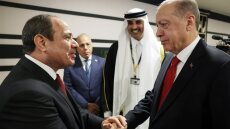 Τουρκία: «Η χειραψία Ερντογάν - Σίσι προκάλεσε πανικό στην Ελλάδα» λένε τουρκικά ΜΜΕ