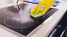 Σφουγγαράκι κουζίνας: κάθε πότε πρέπει να το αλλάζουμε;
