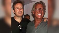  Άρμι Χάμερ: Πέθανε ο πατέρας του - Τα σκάνδαλα και ο «θρόνος του σεξ»