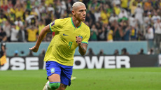 Το μεγάλο όνειρο του Ριτσάρλισον είναι να ζήσει σε ένα νησί μόνο με γυναίκες! 