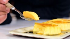 Κρεμ καραμελέ από τον Στέλιο Παρλιάρο (ΒΙΝΤΕΟ)