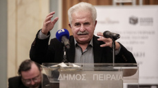 Μαίνεται ο «εμφύλιος» στην Αριστερά για την «Πανσπουδαστική Νο 8» και την αυτοβιογραφία του Μίμη Ανδρουλάκη