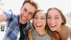 Έχετε πολλούς φίλους; Δείτε τι κερδίζει το έντερό σας!