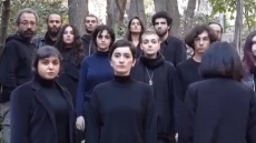 Ιράν: «Η παράσταση τελείωσε και η αλήθεια αποκαλύφθηκε» - Γυναίκες διαμαρτύρονται χωρίς μαντίλα