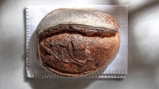 Προζυμένιο ψωμί από το The Black Salami